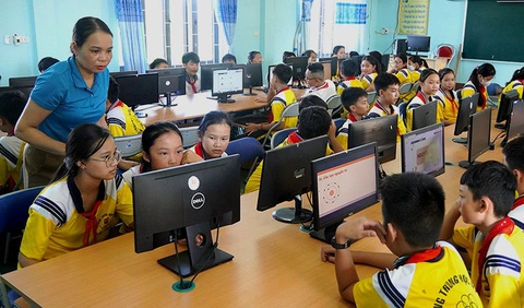 Cách tự viết trình chấm khi tham dự các kì thi HSG Tin học