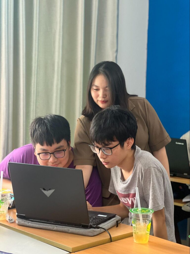 Đội ngũ giáo viên tận tâm 